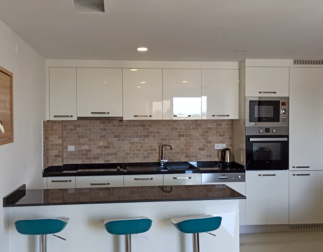 lavender-poolview3-kitchen